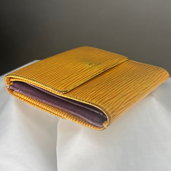 LOUIS VUITTON | Epi Leather Wallet-Coin Purse | Yellow | 4.25” x 4” - Picture 7 of 13